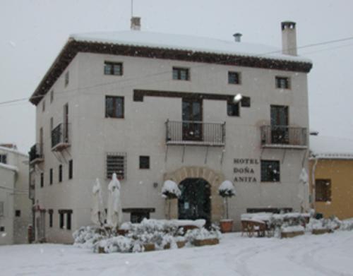 Hotel Restaurante Dona Anita Рекена Экстерьер фото